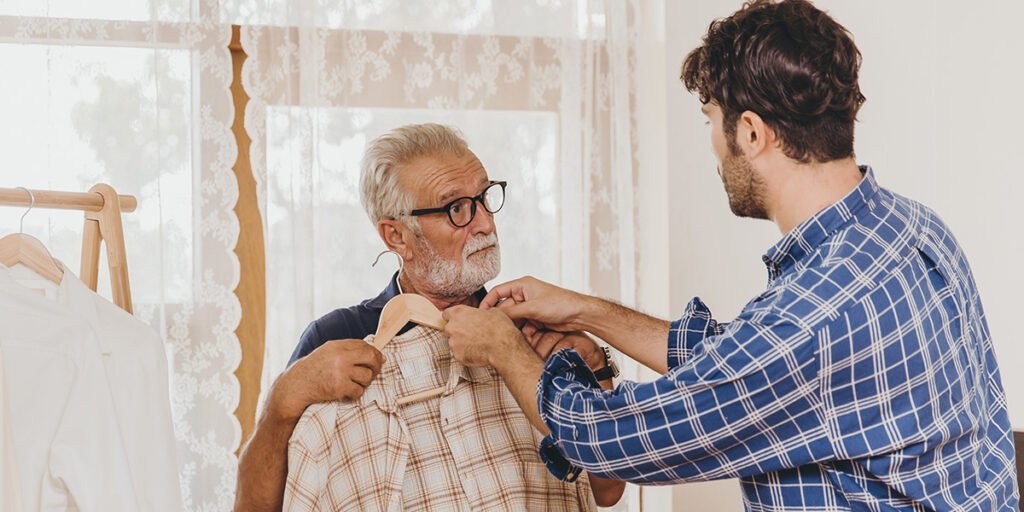 Kleidung für pflegebedürftige Senioren